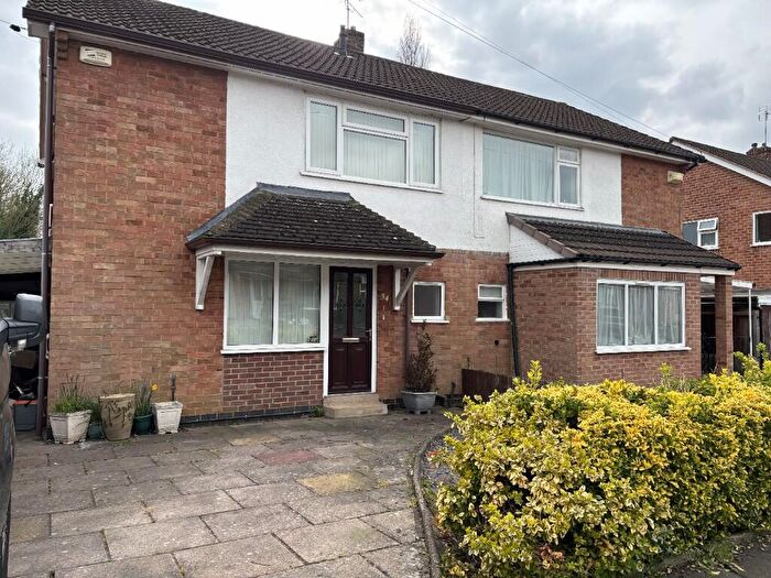 3 Bedroom Semi Detached House For Sale In Hidcote Road, Leicester, Leicestershire, LE2