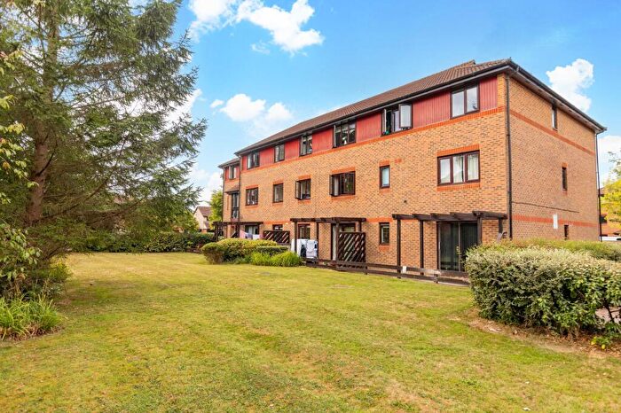 1 Bedroom Flat For Sale In Oakside Court, Horley, RH6