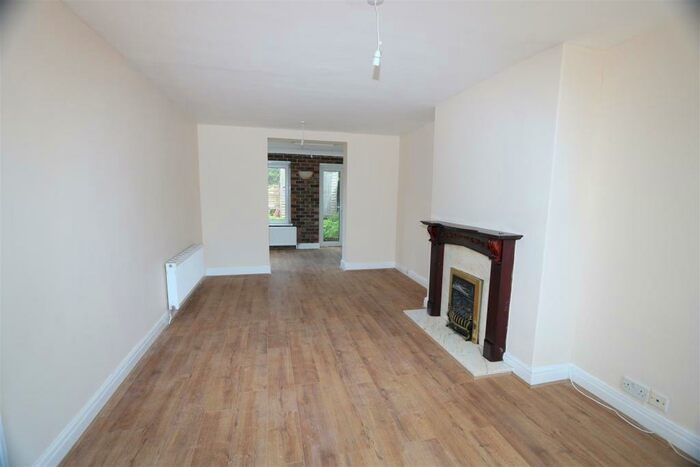 3 Bedroom Semi-Detached House To Rent In Beech Avenue, Whitefield, Manchester, M45