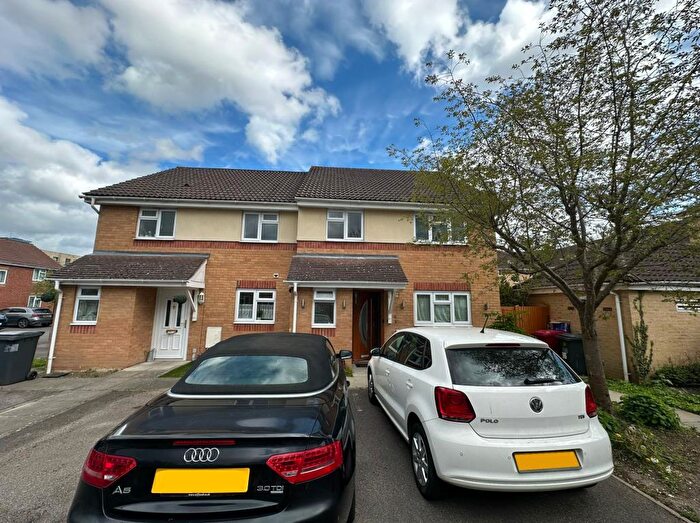 4 Bedroom Semi-Detached House To Rent In Slough, Berkshire, SL3