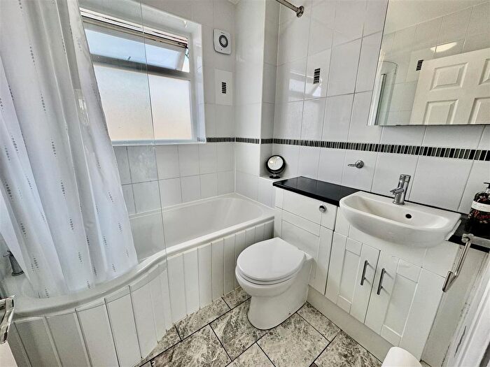 3 Bedroom Terraced House For Sale In Mark Close, Bexleyheath, DA7