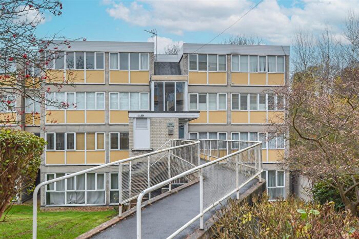 2 Bedroom Apartment For Sale In Cameron Close, Warley, Brentwood, CM14