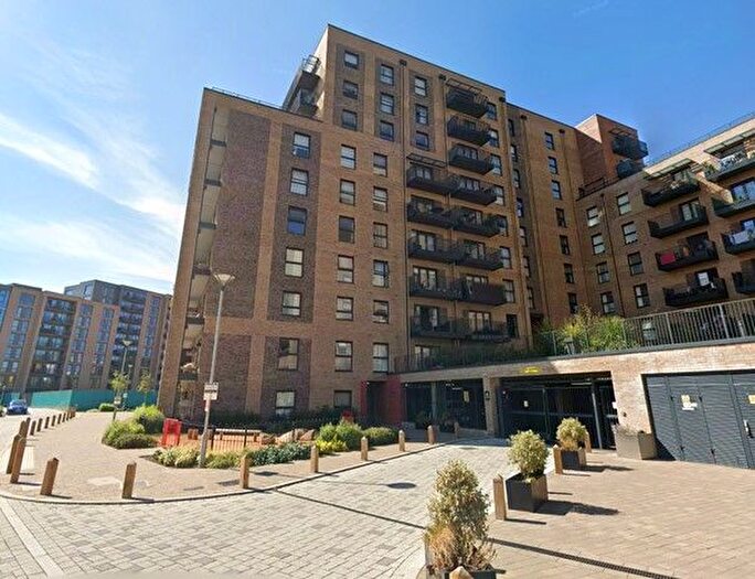 2 Bedroom Flat To Rent In Colnebank Drive, Watford, WD18