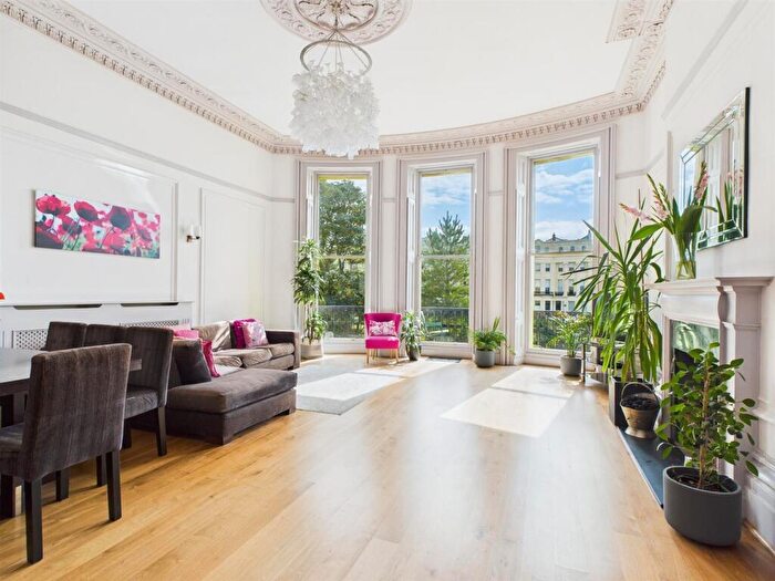 2 Bedroom Flat For Sale In Brunswick Square, Hove, BN3