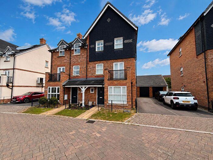 4 Bedroom Semi-Detached House To Rent In Mallard Drive, Didcot, OX11