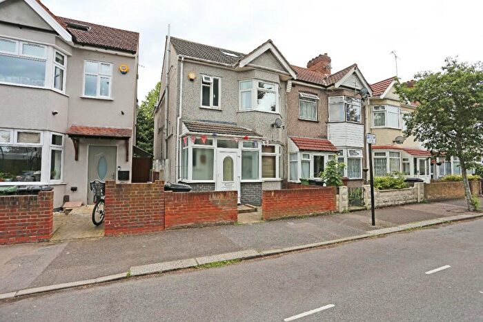 4 Bedroom Semi-Detached House To Rent In Peterborough Road, London, E10