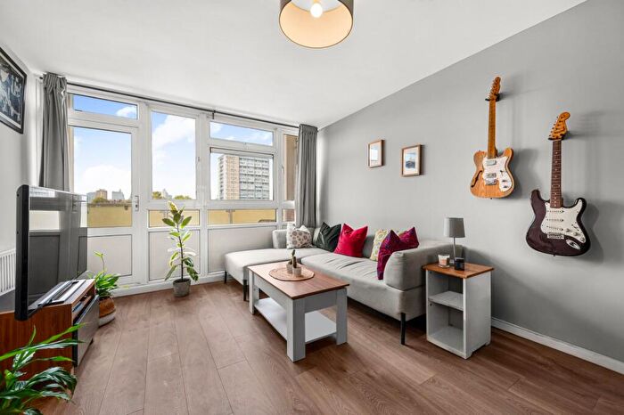 2 Bedroom Flat For Sale In Troon House, White Horse Road, E1