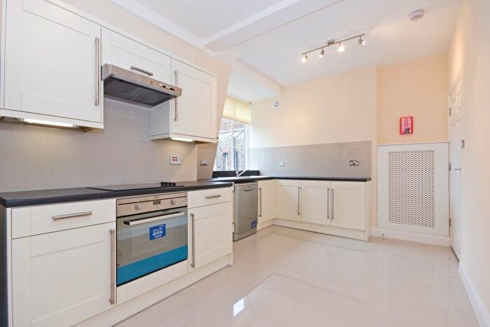 3 Bedroom Flat To Rent In Abbotsbury Road, London, W14