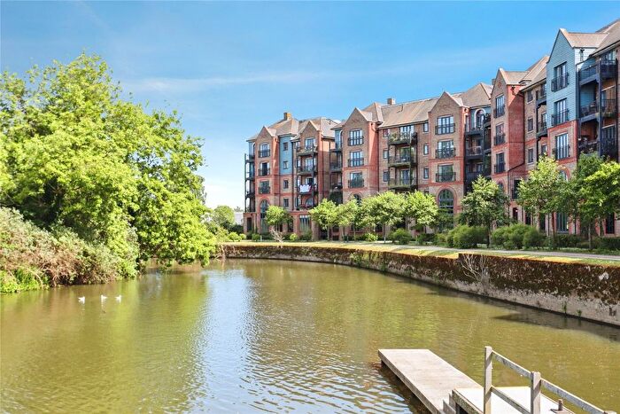 2 Bedroom Flat For Sale In Cannons Wharf, Tonbridge, Kent, TN9