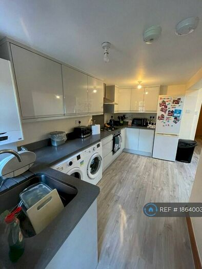 5 Bedroom Terraced House To Rent In De Beauvoir Road, Reading, RG1