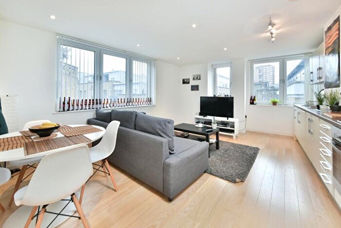 2 Bedroom Apartment For Sale In Britannia Walk, Islington, London, N1