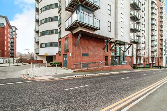Apartment To Rent In Fernie Street, Manchester, Greater Manchester, M4