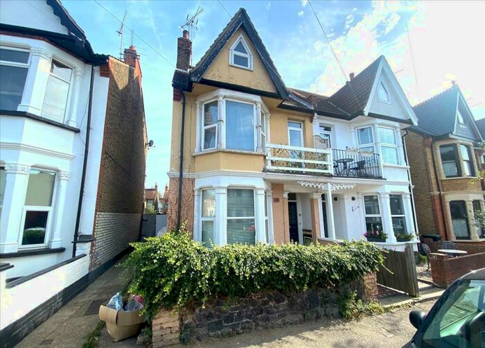 2 Bedroom Apartment To Rent In Leigh On Sea, SS9