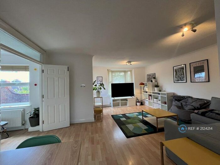 2 Bedroom Penthouse To Rent In Robin Crescent, London, E6