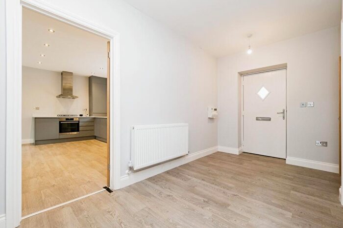 2 Bedroom Bungalow For Sale In Goodrington Mews, Hornchurch, RM11