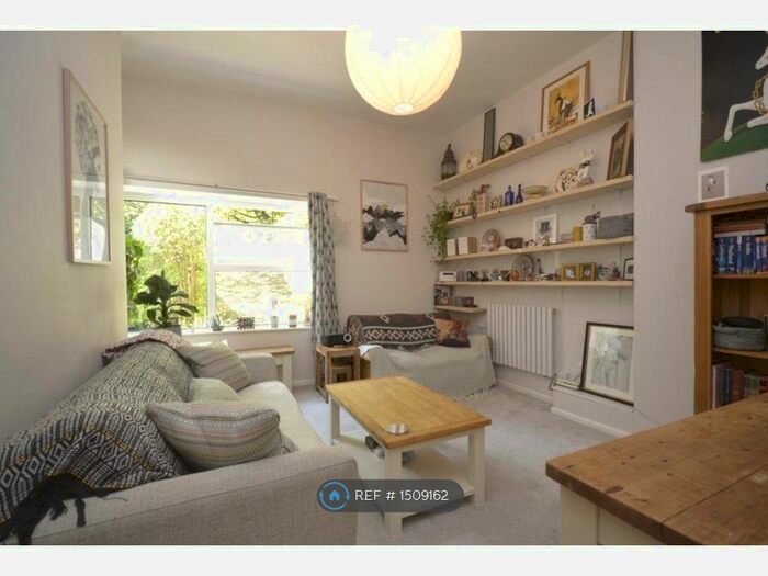 2 Bedroom Flat To Rent In Montague Court, Bristol, BS2