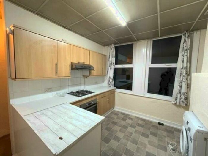 2 Bedroom Flat To Rent In Oakfield Road, East Ham, E6