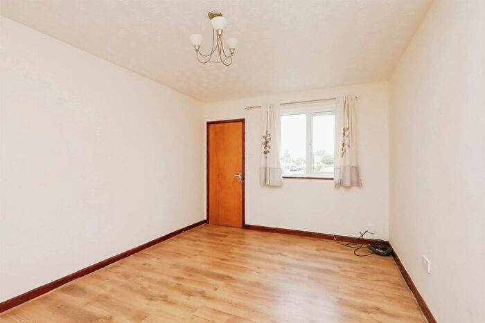 2 Bedroom Flat For Sale In Laburnum Crescent, Dereham, NR19