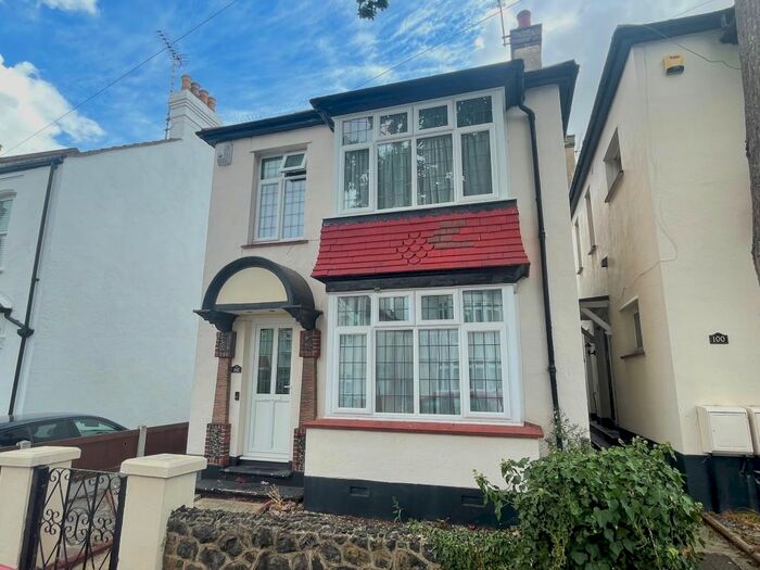 3 Bedroom Detached House To Rent In Leighton Avenue, Leigh-On-Sea, Essex, SS9