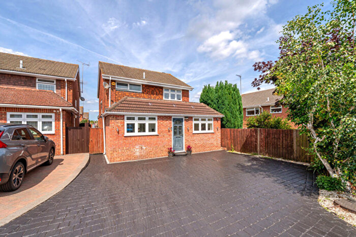 3 Bedroom Detached House For Sale In Dahlia Drive, Swanley, Kent, BR8