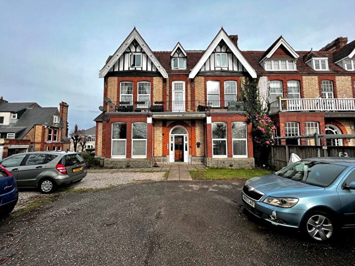 2 Bedroom Flat To Rent In Queens Gate, Lipson, Plymouth, PL4