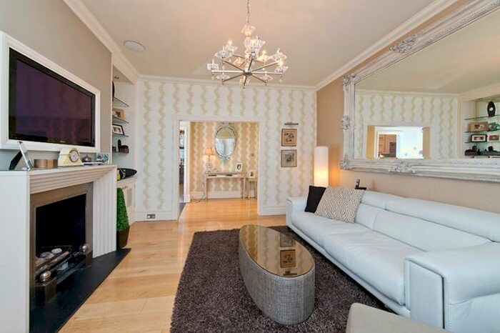 2 Bedroom Flat To Rent In Castelnau Gardens, Barnes, SW13