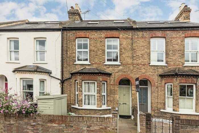 3 Bedroom Property To Rent In St. Margarets Grove, St Margarets, Twickenham, TW1