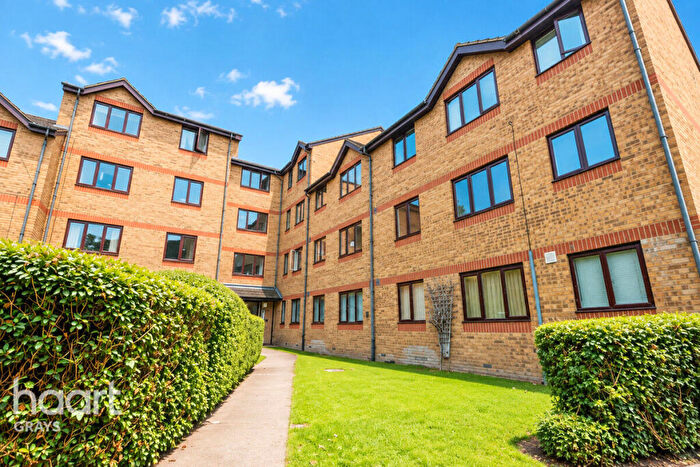 1 Bedroom Flat For Sale In Porter Close, West Thurrock, RM20