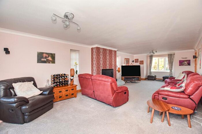 5 Bedroom Detached House For Sale In The Avenue, North Fambridge, CM3