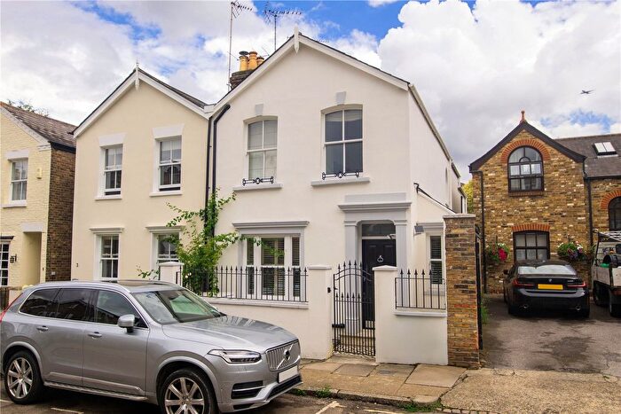 4 Bedroom End Of Terrace House For Sale In Grosvenor Road, Richmond, TW10