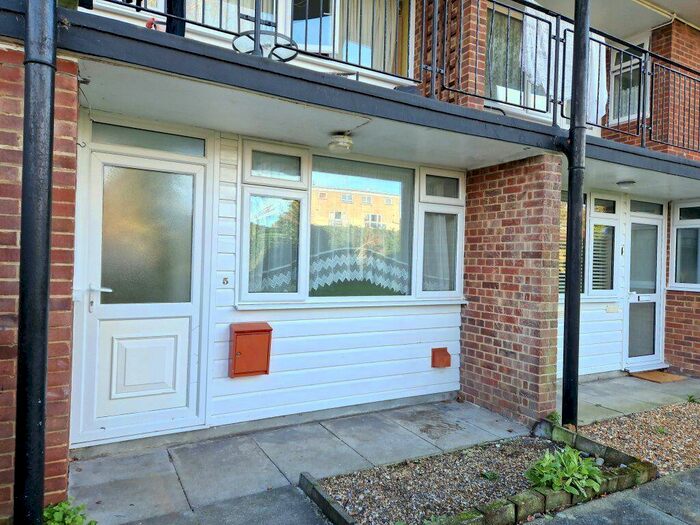 1 Bedroom Flat To Rent In Dean Court, Canterbury, CT1