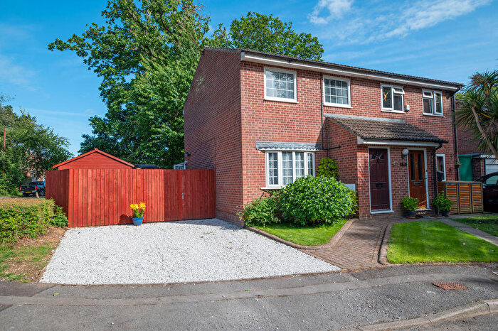 3 Bedroom Semi-Detached House For Sale In Place Crescent, Purbrook, PO7
