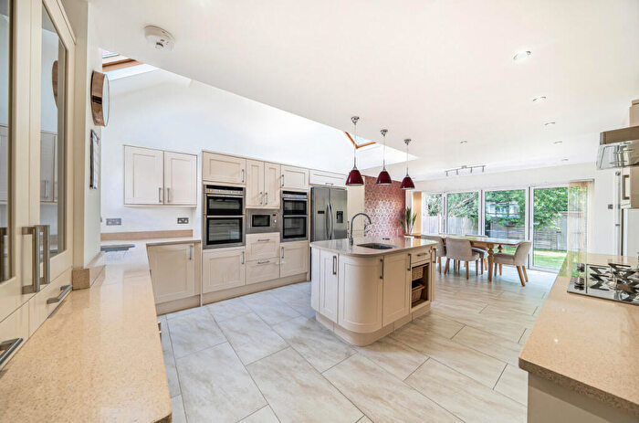 4 Bedroom Semi-Detached House For Sale In Raydean Road, New Barnet, Barnet, EN5
