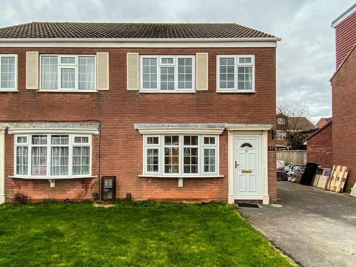 3 Bedroom Semi-Detached House To Rent In Hencliffe Way, Hanham, Bristol, BS15