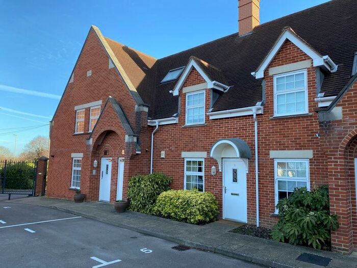 1 Bedroom Flat To Rent In Old School Court, Fareham, PO16