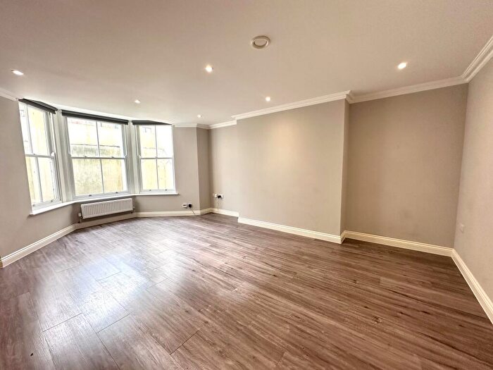 2 Bedroom Apartment To Rent In Selbourne, BN3