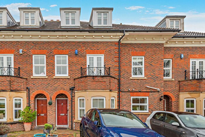 5 Bedroom Terraced House For Sale In Regents Drive, Woodford Green, IG8