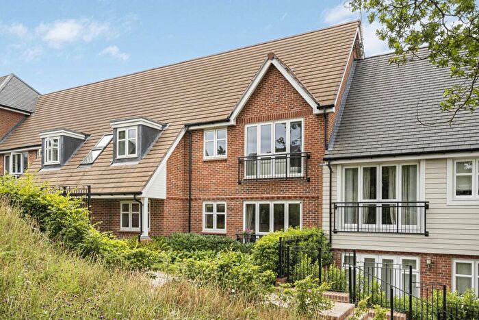 2 Bedroom Apartment For Sale In Consort Drive, Leatherhead, Surrey, KT22