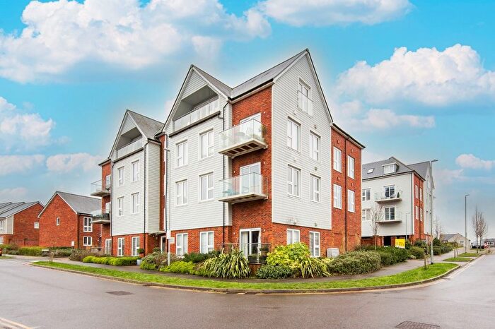 2 Bedroom Flat For Sale In Herald Gardens, Tunbridge Wells, Kent, TN2