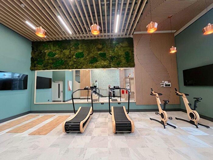 3 Bedroom Flat To Rent In The Hyde, London, NW9