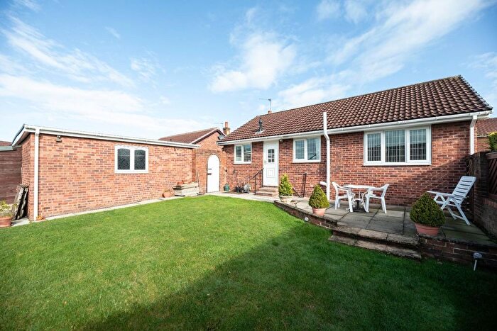2 Bedroom Detached Bungalow For Sale In Hillcrest Mount, Townville, Castleford, WF10