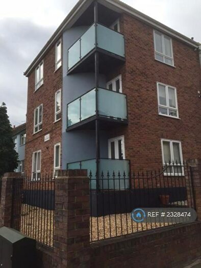 1 Bedroom Flat To Rent In Chigwell Road, South Woodford, E18