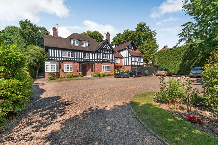 2 Bedroom Flat For Sale In Frithwood Avenue, Northwood, HA6