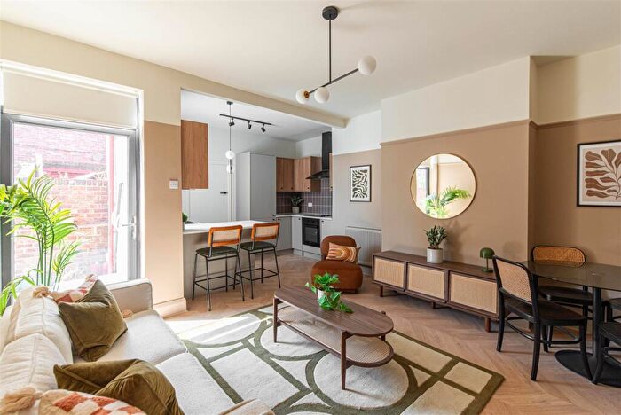 2 Bedroom Flat To Rent In Whitefield Terrace, Heaton, Newcastle Upon Tyne, NE6