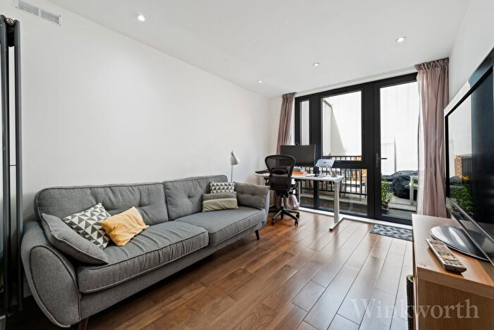 2 Bedroom Flat To Rent In Hatcham Park Road, London, SE14