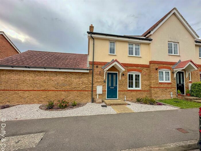 3 Bedroom End Of Terrace House To Rent In Badger Close, Hassocks, BN6