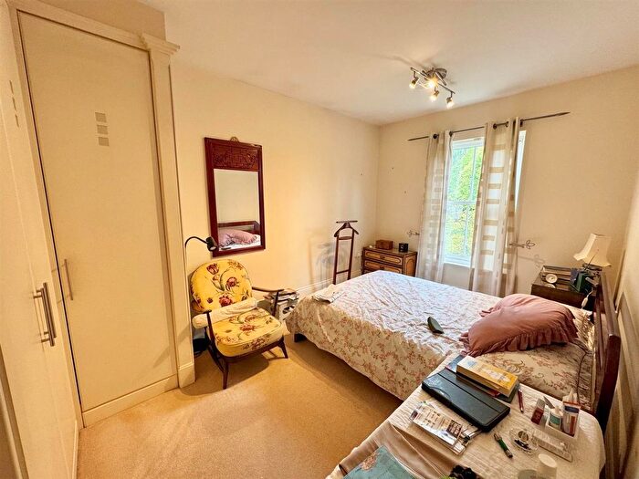 2 Bedroom Flat For Sale In Cavendish Road, Bowdon, WA14