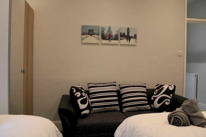 2 Bedroom Flat To Rent In Bennett Road, Manchester, M8