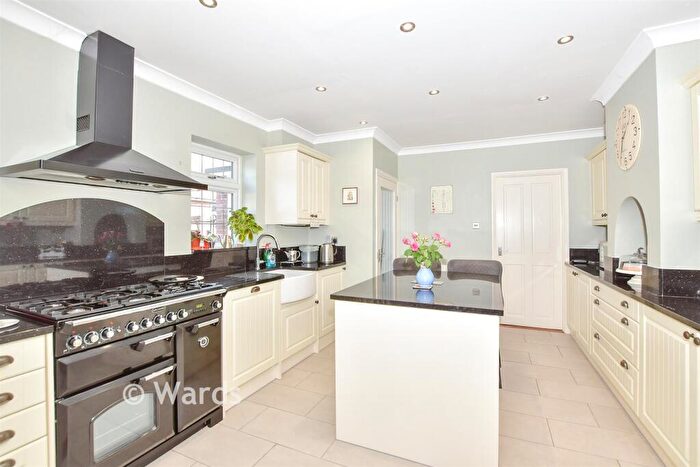 3 Bedroom Chalet For Sale In Red Hill, Wateringbury, Kent, ME18