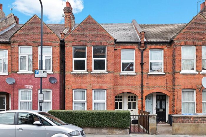 4 Bedroom Flat To Rent In Chapter Road, Dollis Hill, NW2